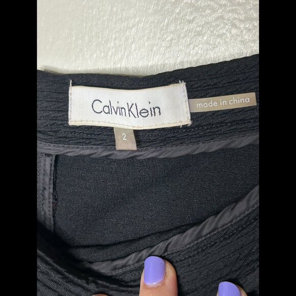 CALVIN KLEIN Elegant Flowy Black Skirt Textured Zippered Size 2 - Picture 4 of 5